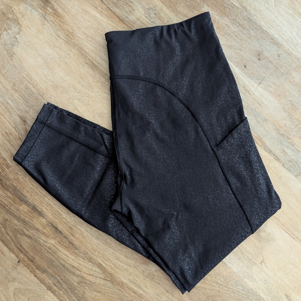 Athleta Ultimate Stash Pocket Embossed 7/8 Tights